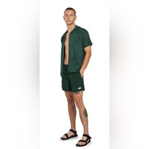 NWOT Bather men’s lined swim trunks solid pine